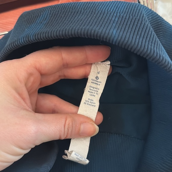 Lululemon Flow and Go Cropped Blue and Black Tie Die Leggings Size 4 - Picture 7 of 8